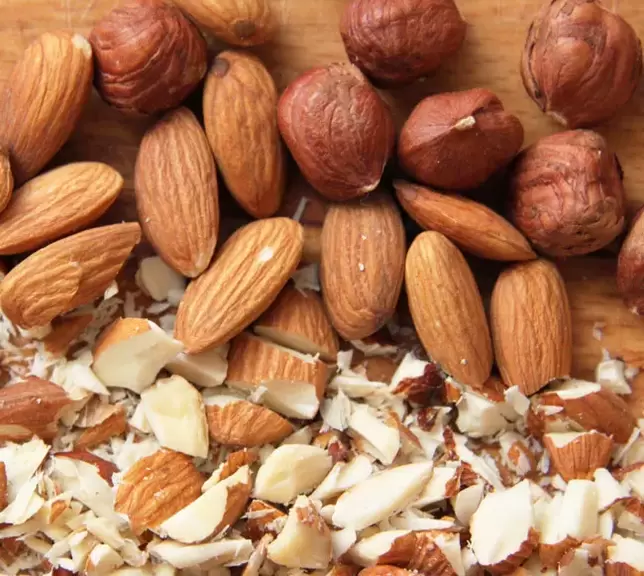 almonds and hazelnuts for effectiveness